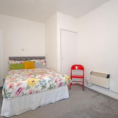 Flat In Clapham Budget Friendly Stay London Exterior photo